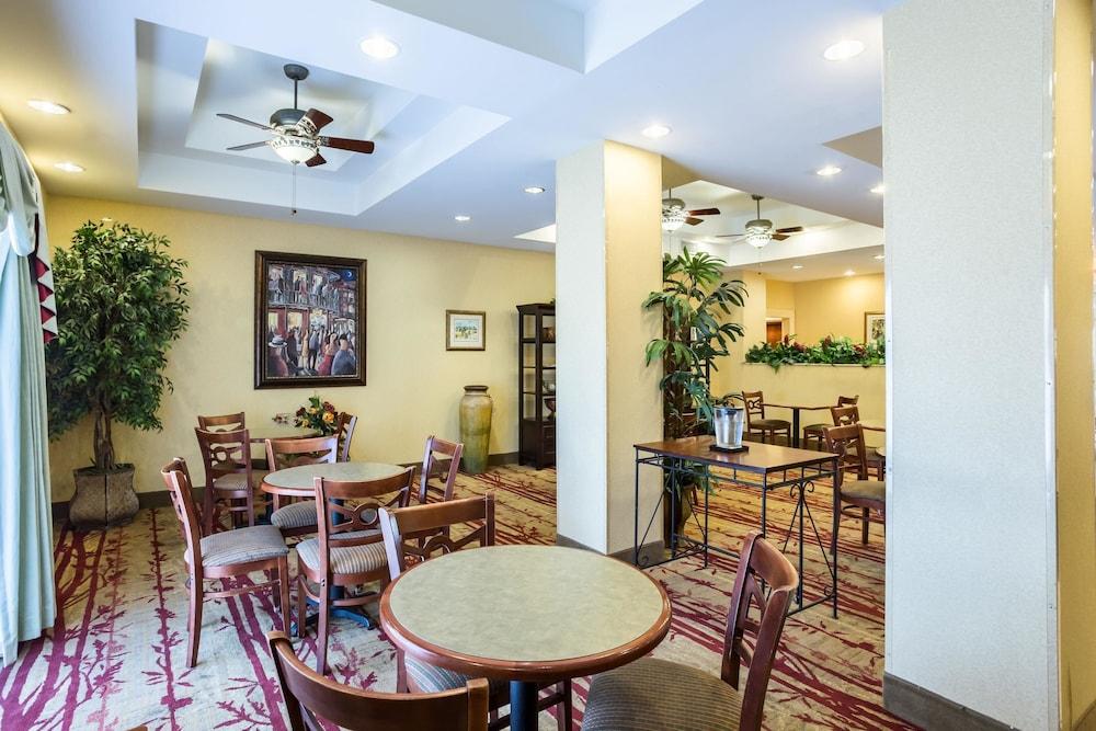 Comfort Suites New Orleans East Екстериор снимка