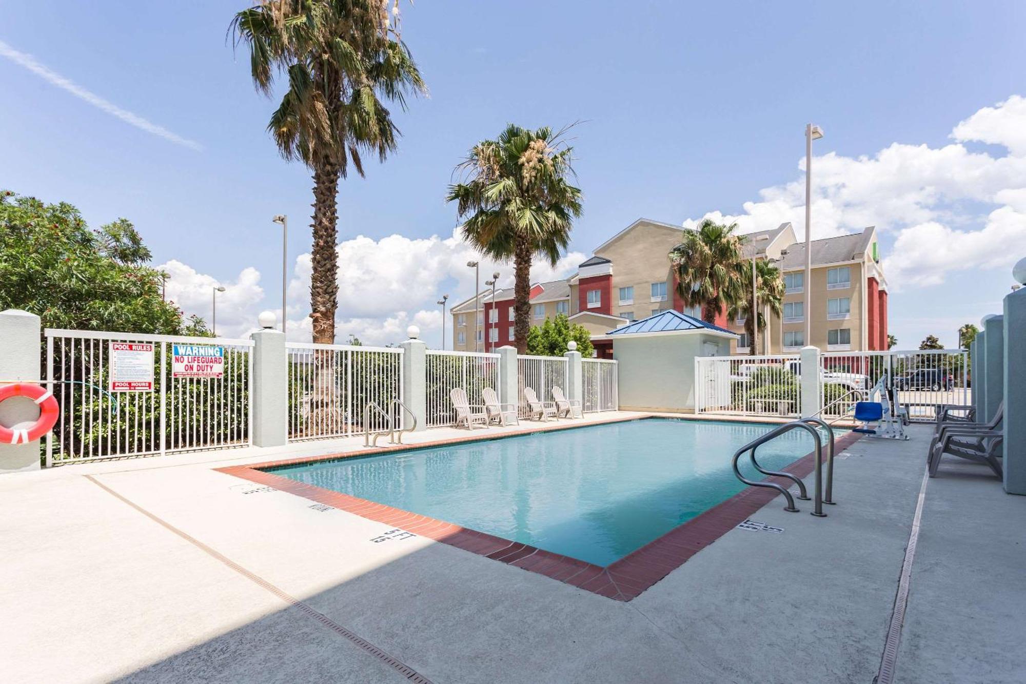Comfort Suites New Orleans East Екстериор снимка
