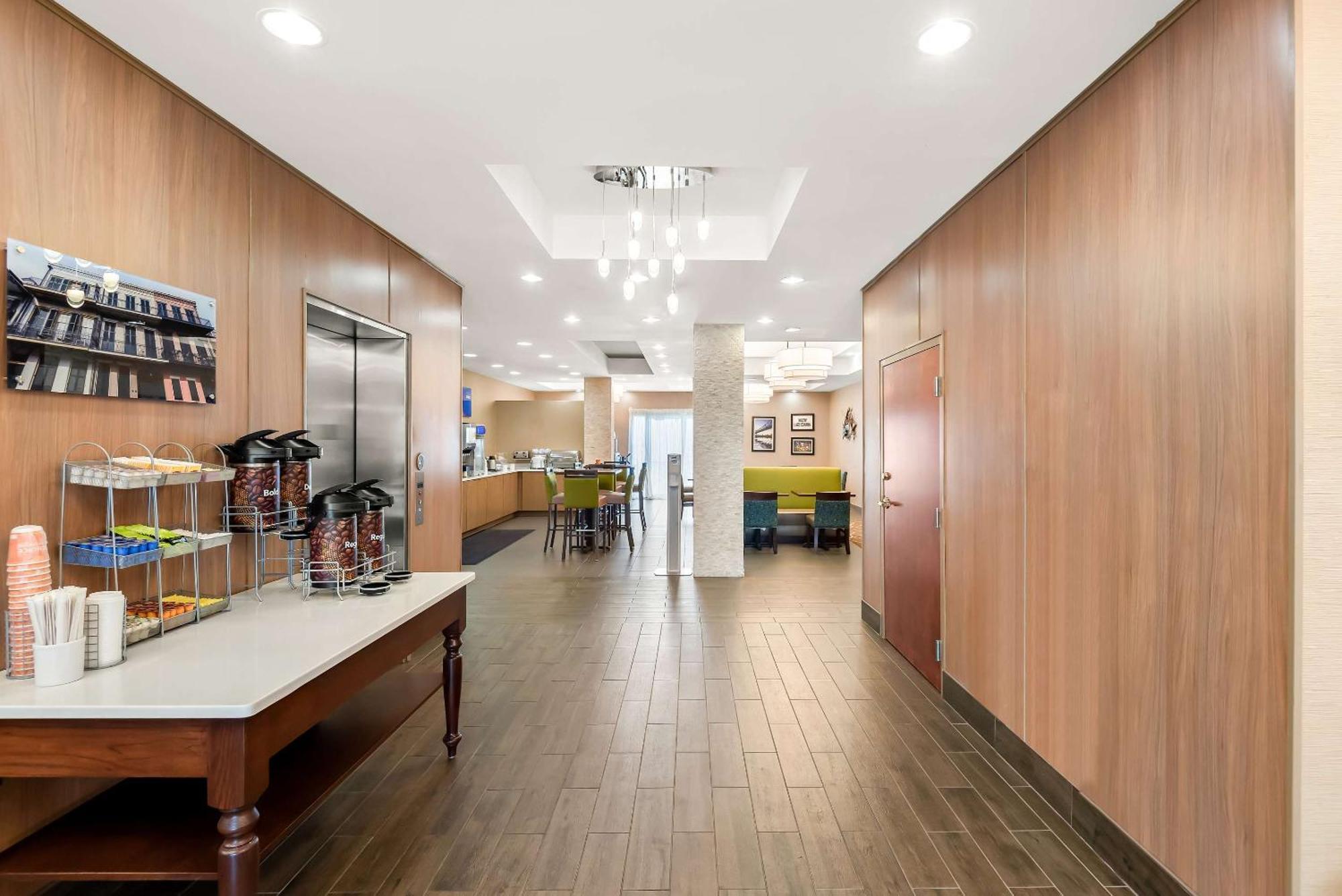 Comfort Suites New Orleans East Екстериор снимка