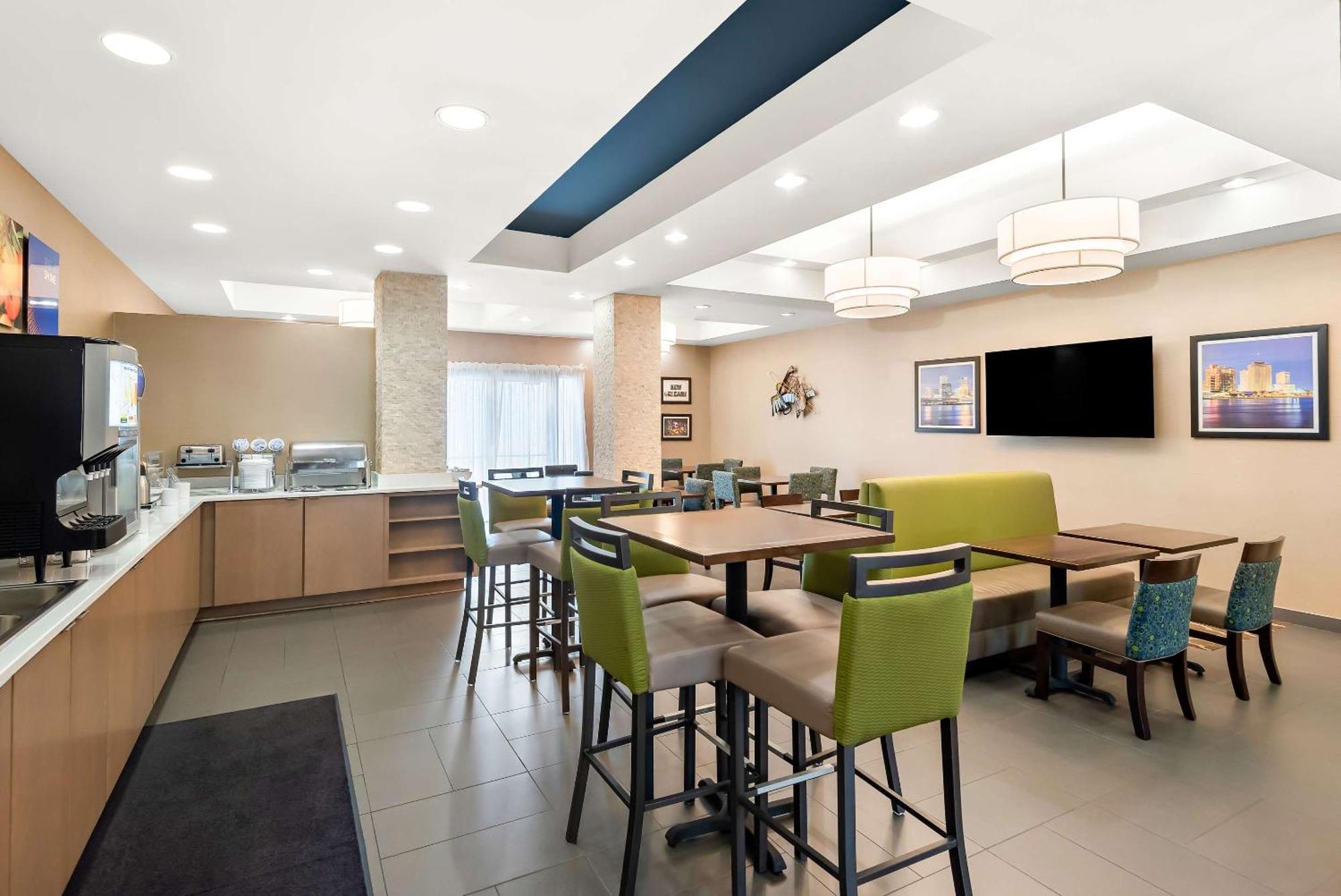 Comfort Suites New Orleans East Екстериор снимка