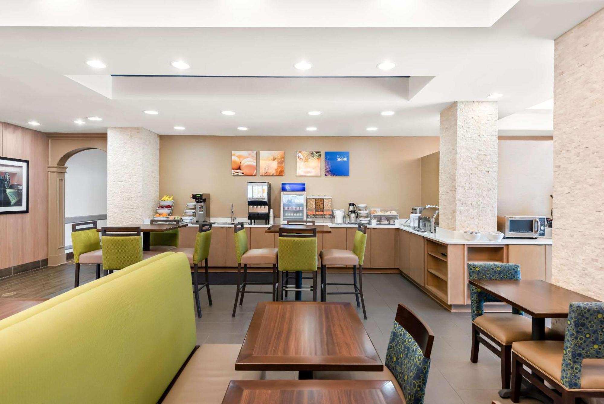 Comfort Suites New Orleans East Екстериор снимка