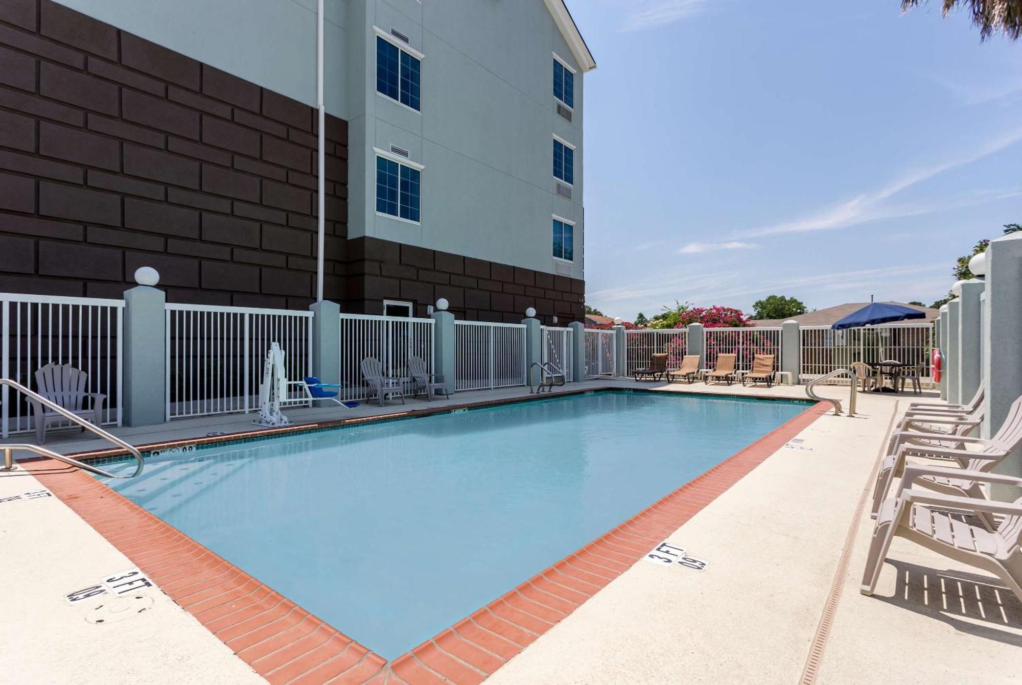 Comfort Suites New Orleans East Екстериор снимка