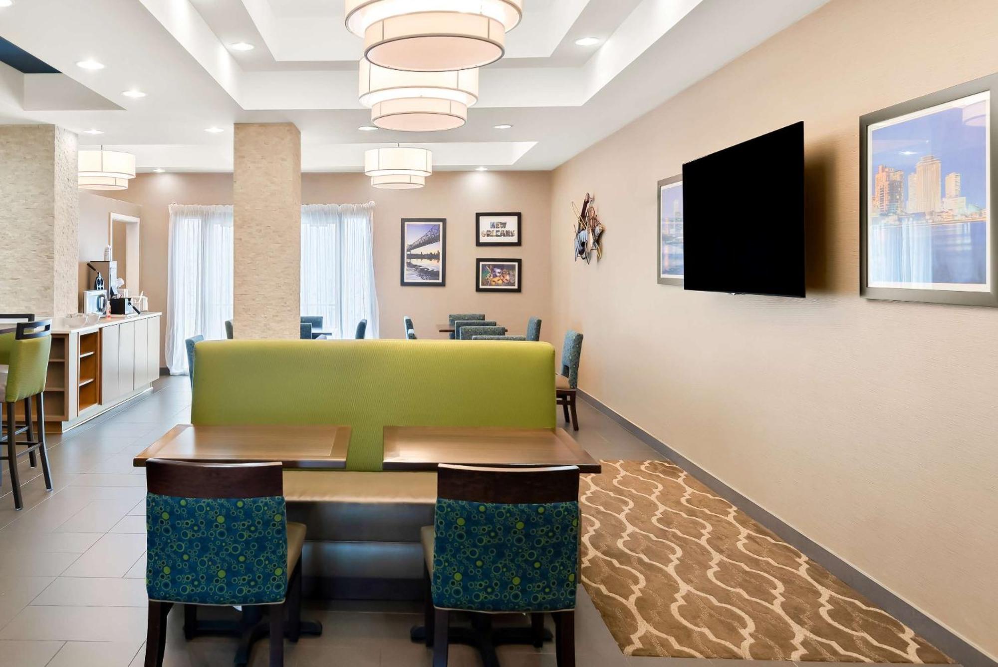 Comfort Suites New Orleans East Екстериор снимка