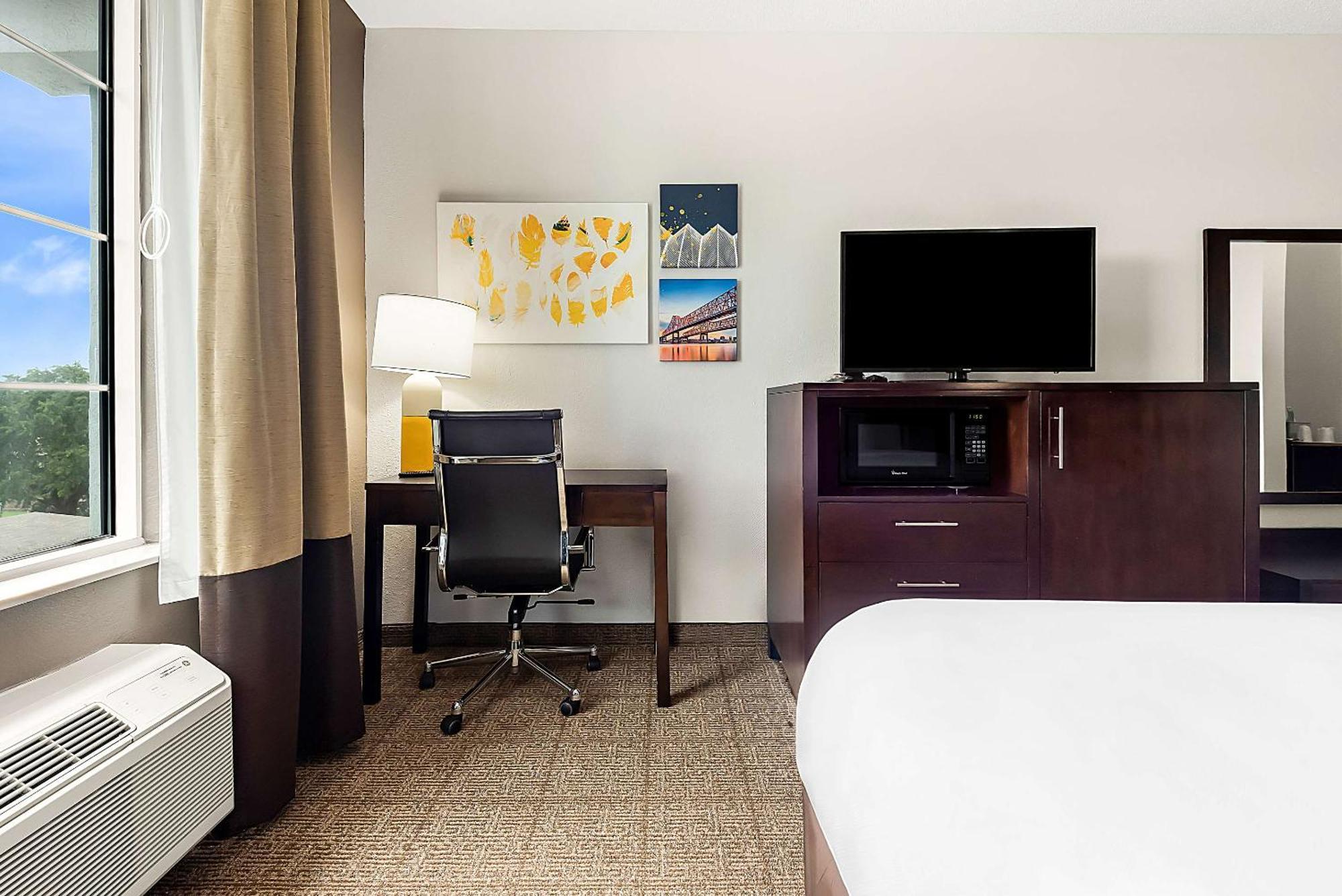 Comfort Suites New Orleans East Екстериор снимка