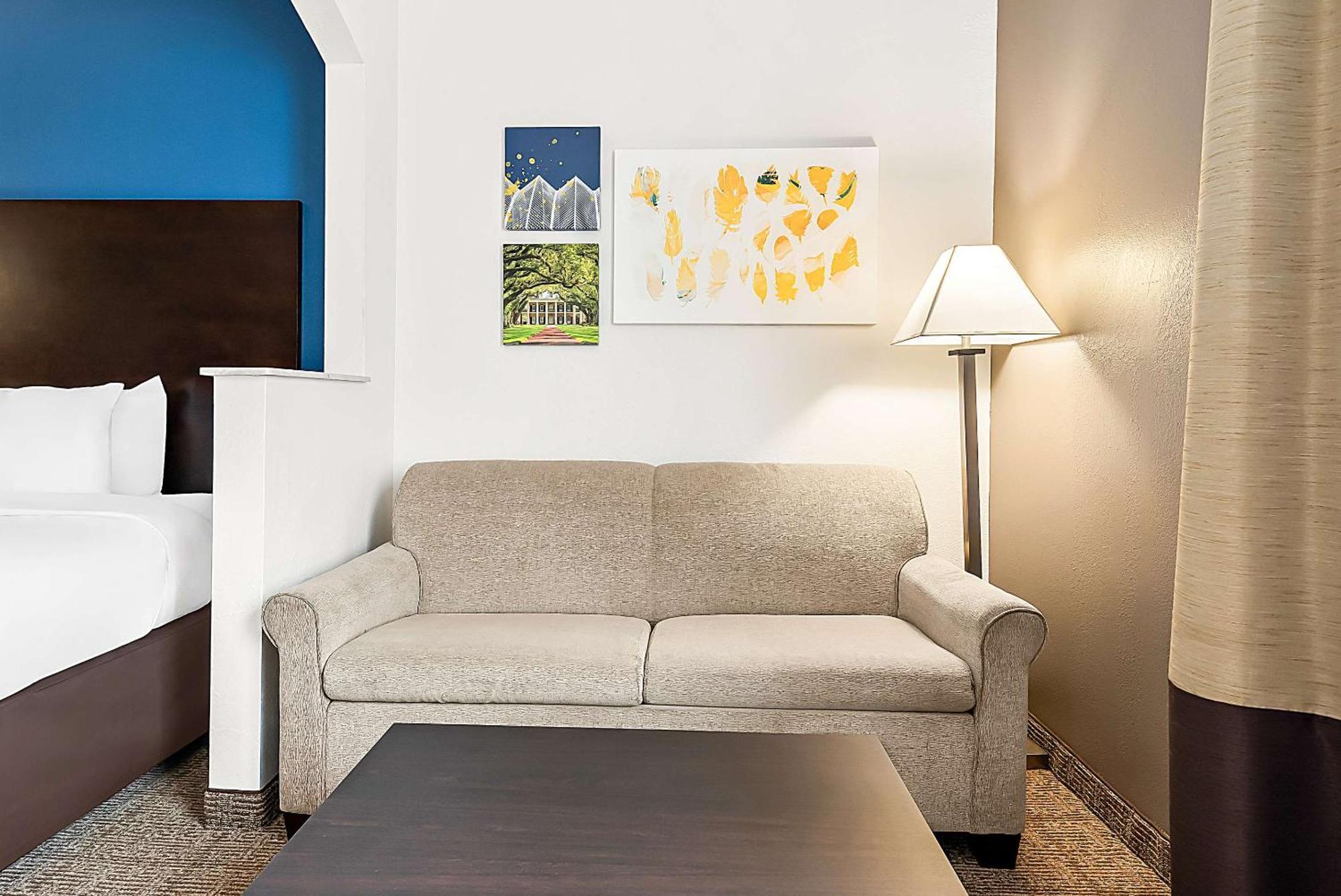 Comfort Suites New Orleans East Екстериор снимка