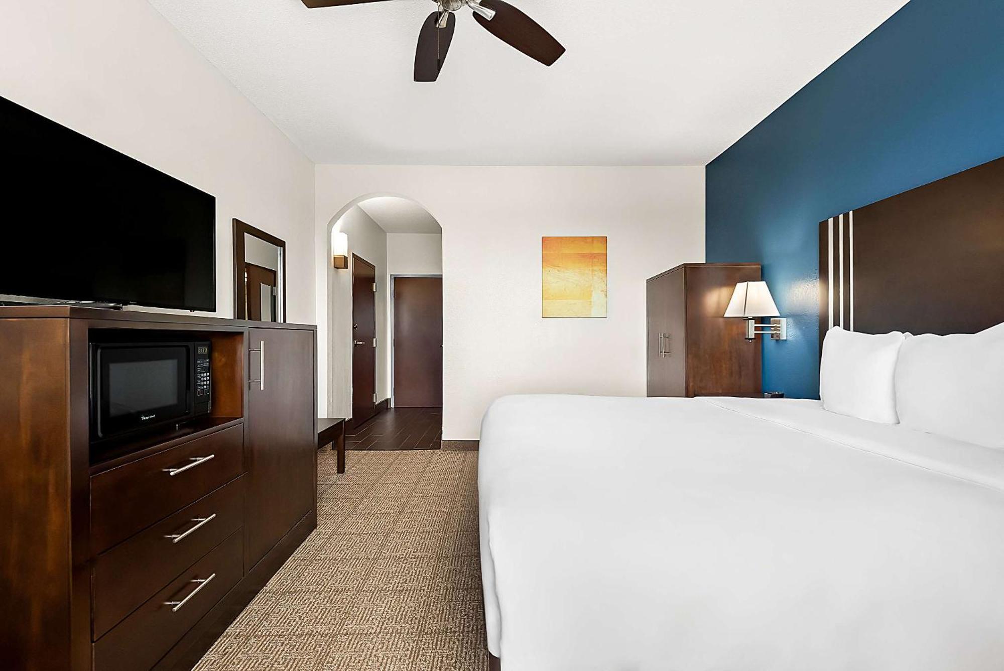Comfort Suites New Orleans East Екстериор снимка
