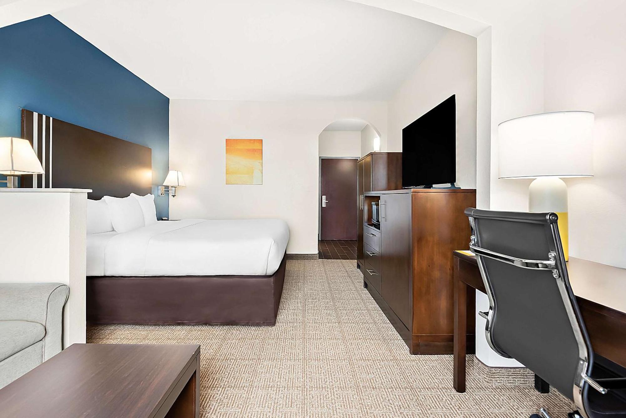 Comfort Suites New Orleans East Екстериор снимка