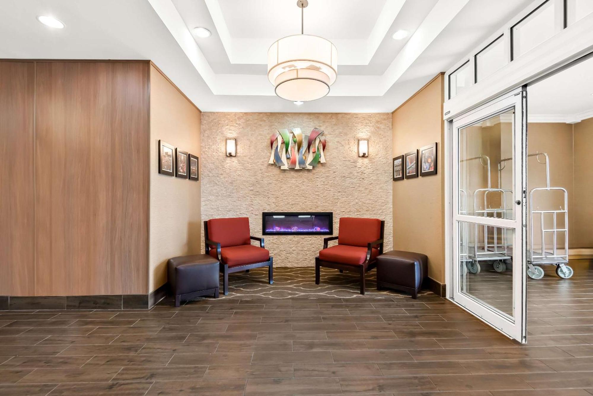 Comfort Suites New Orleans East Екстериор снимка