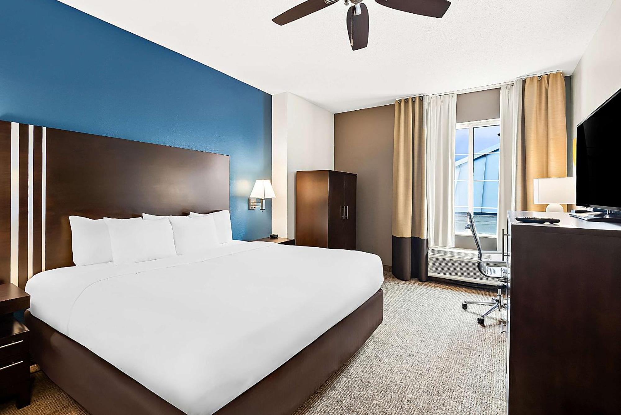 Comfort Suites New Orleans East Екстериор снимка