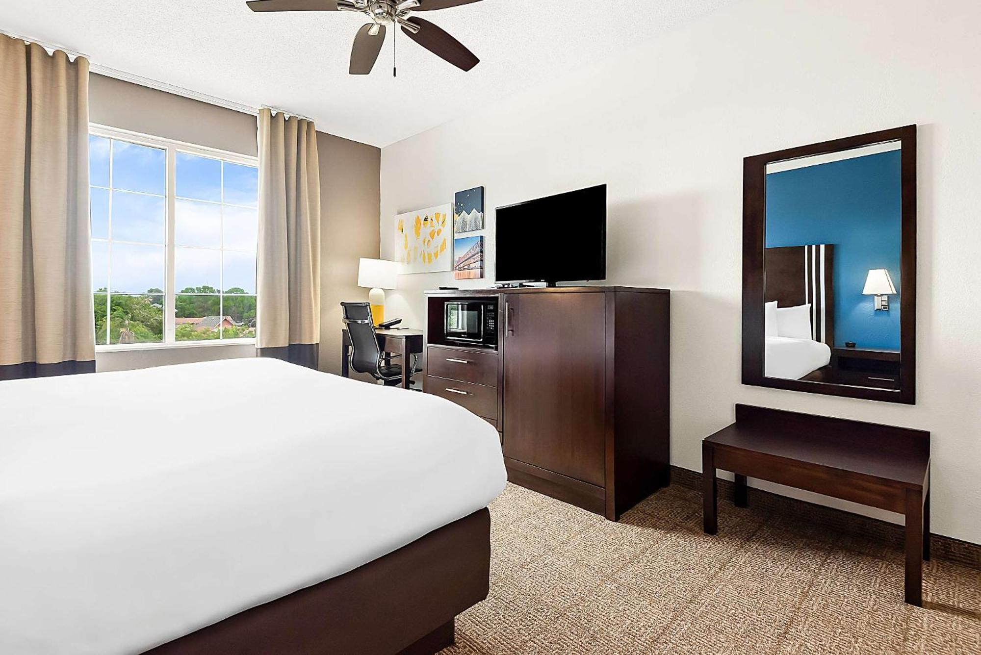Comfort Suites New Orleans East Екстериор снимка