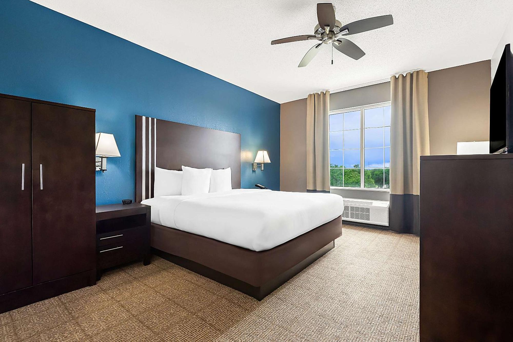 Comfort Suites New Orleans East Екстериор снимка
